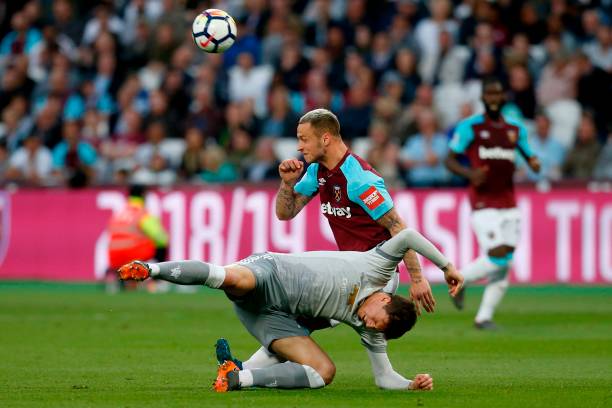 尽管他们在 尽管他们在