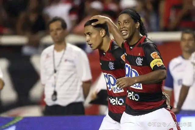 一位年轻后 一位年轻后